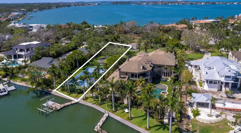 1435 Hillview Drive Sarasota FL 34239