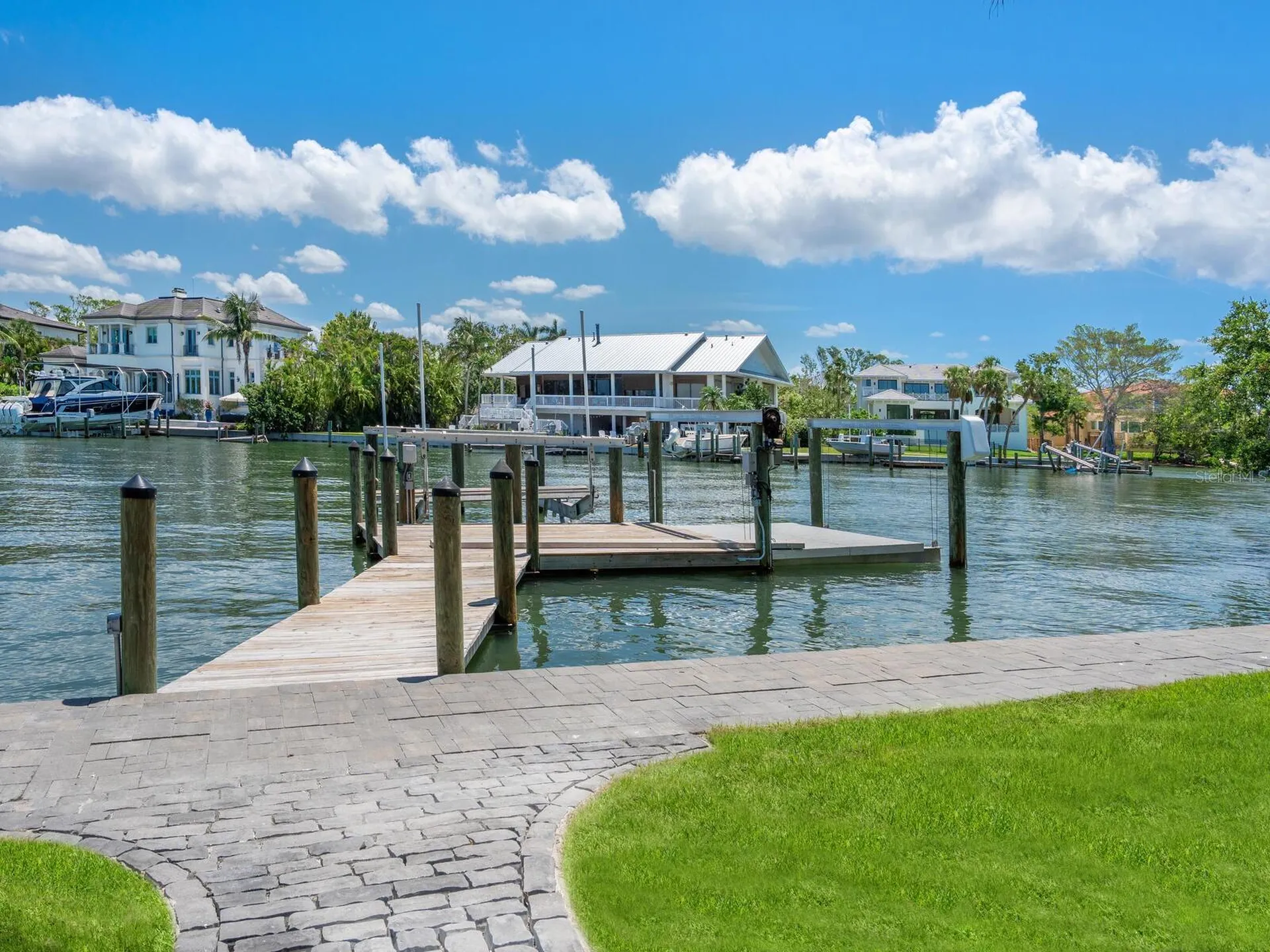 1435 Hillview Drive Sarasota FL 34239