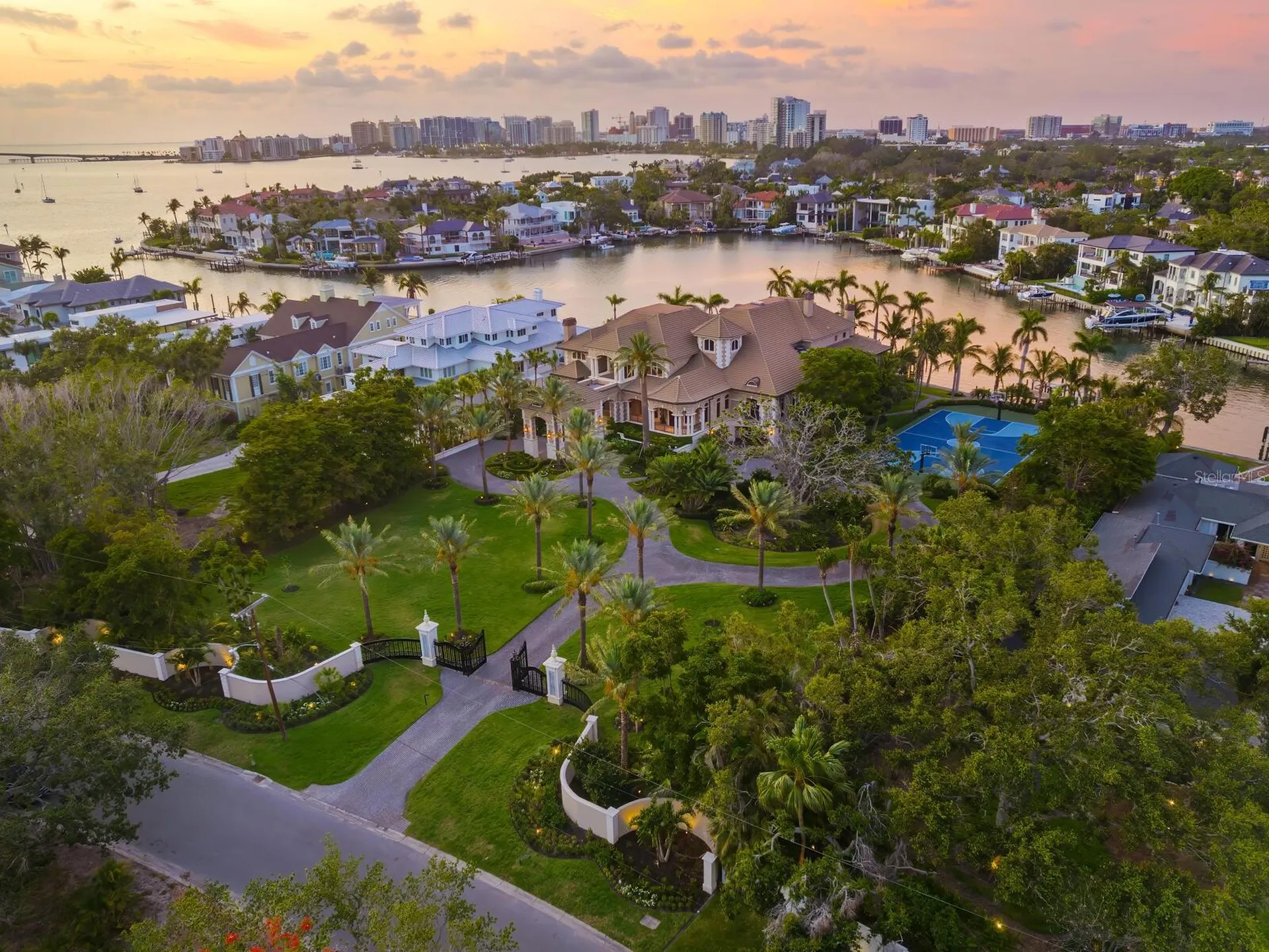 1423 Hillview Drive Sarasota FL 34239
