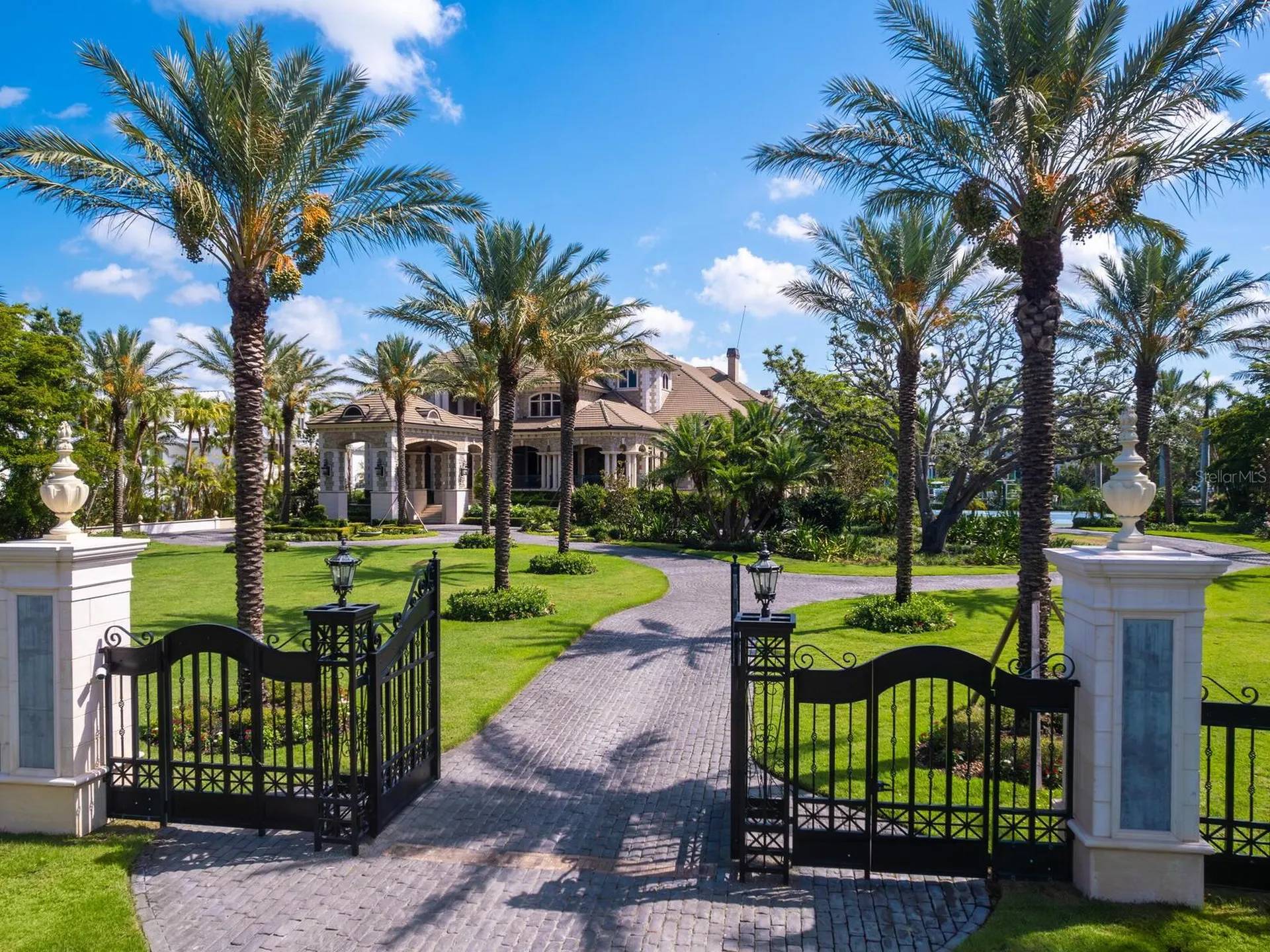 1423 Hillview Drive Sarasota FL 34239