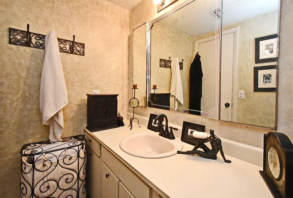 686 Lake Villas Drive Altamonte Springs FL 32701