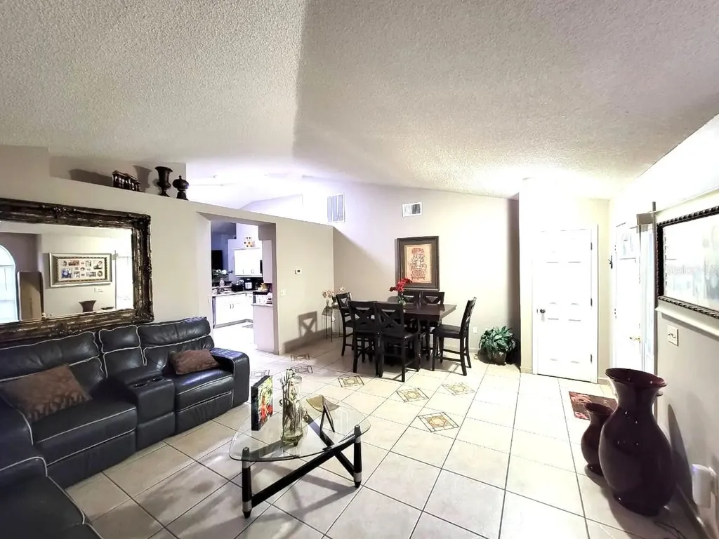 1946 Excalibur Drive Orlando FL 32822