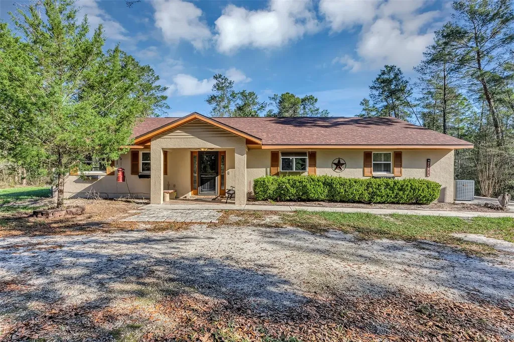 2588 County Road 245c Oxford FL 34484