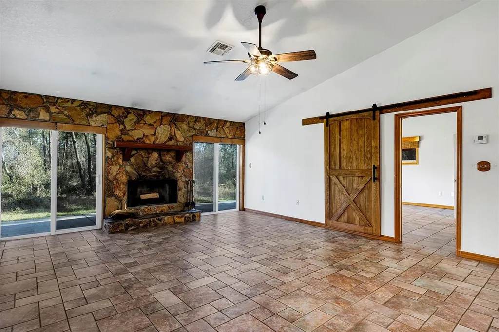 2588 County Road 245c Oxford FL 34484