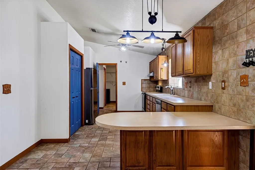 2588 County Road 245c Oxford FL 34484