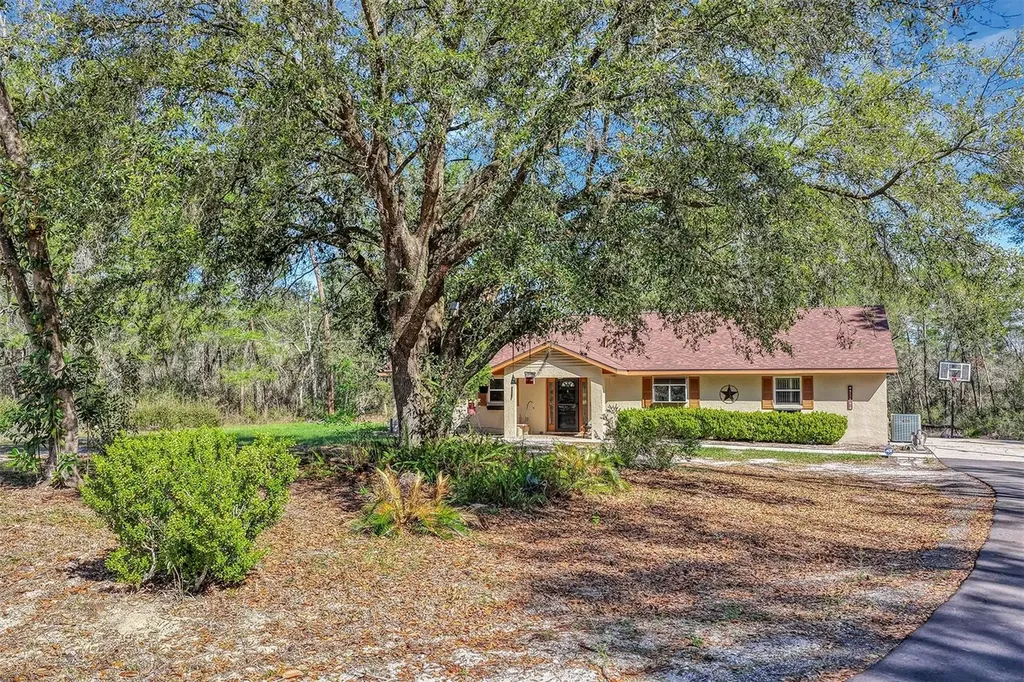 2588 County Road 245c Oxford FL 34484