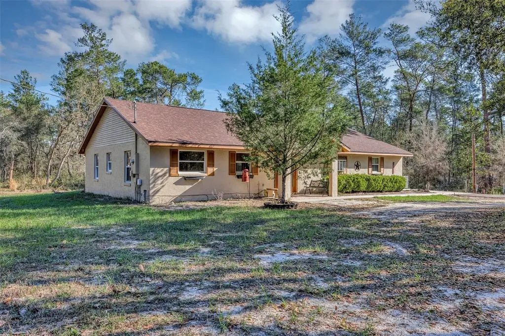 2588 County Road 245c Oxford FL 34484