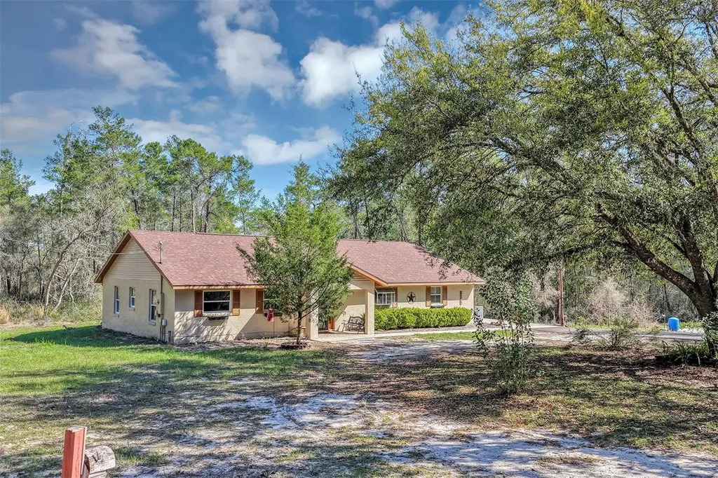 2588 County Road 245c Oxford FL 34484
