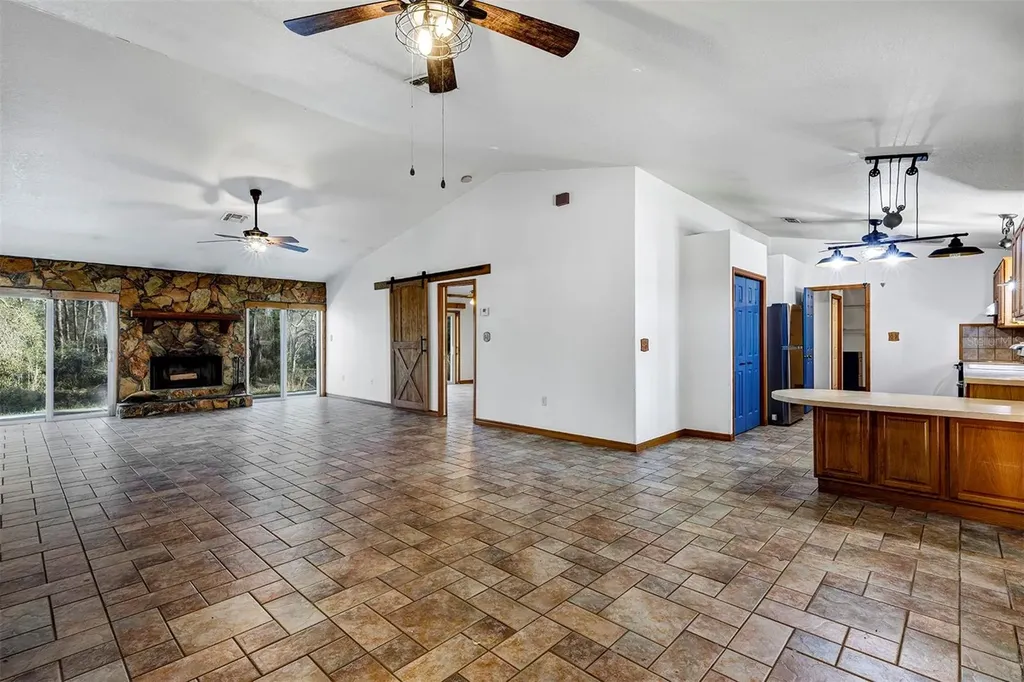 2588 County Road 245c Oxford FL 34484
