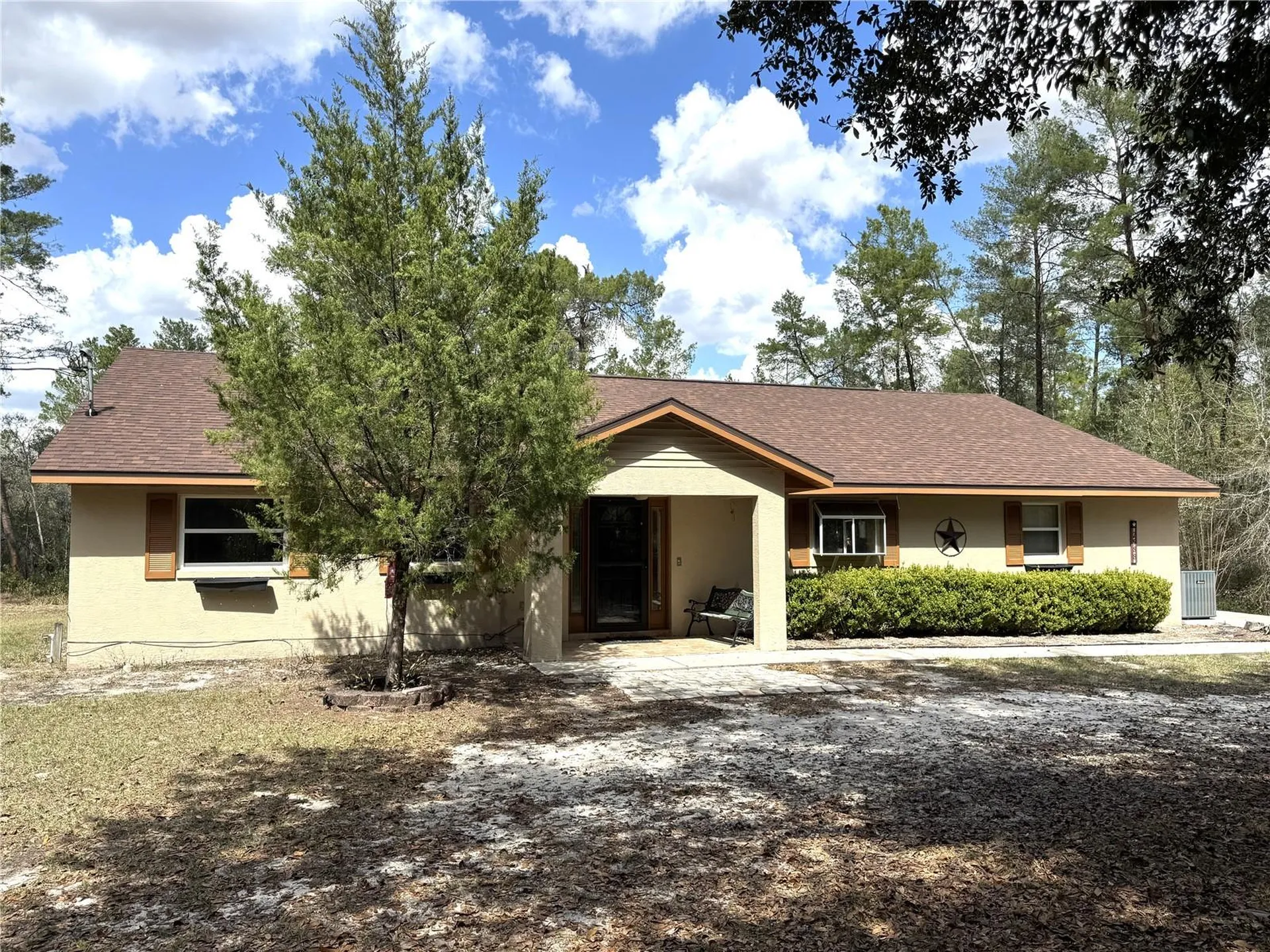 2588 County Road 245c Oxford FL 34484