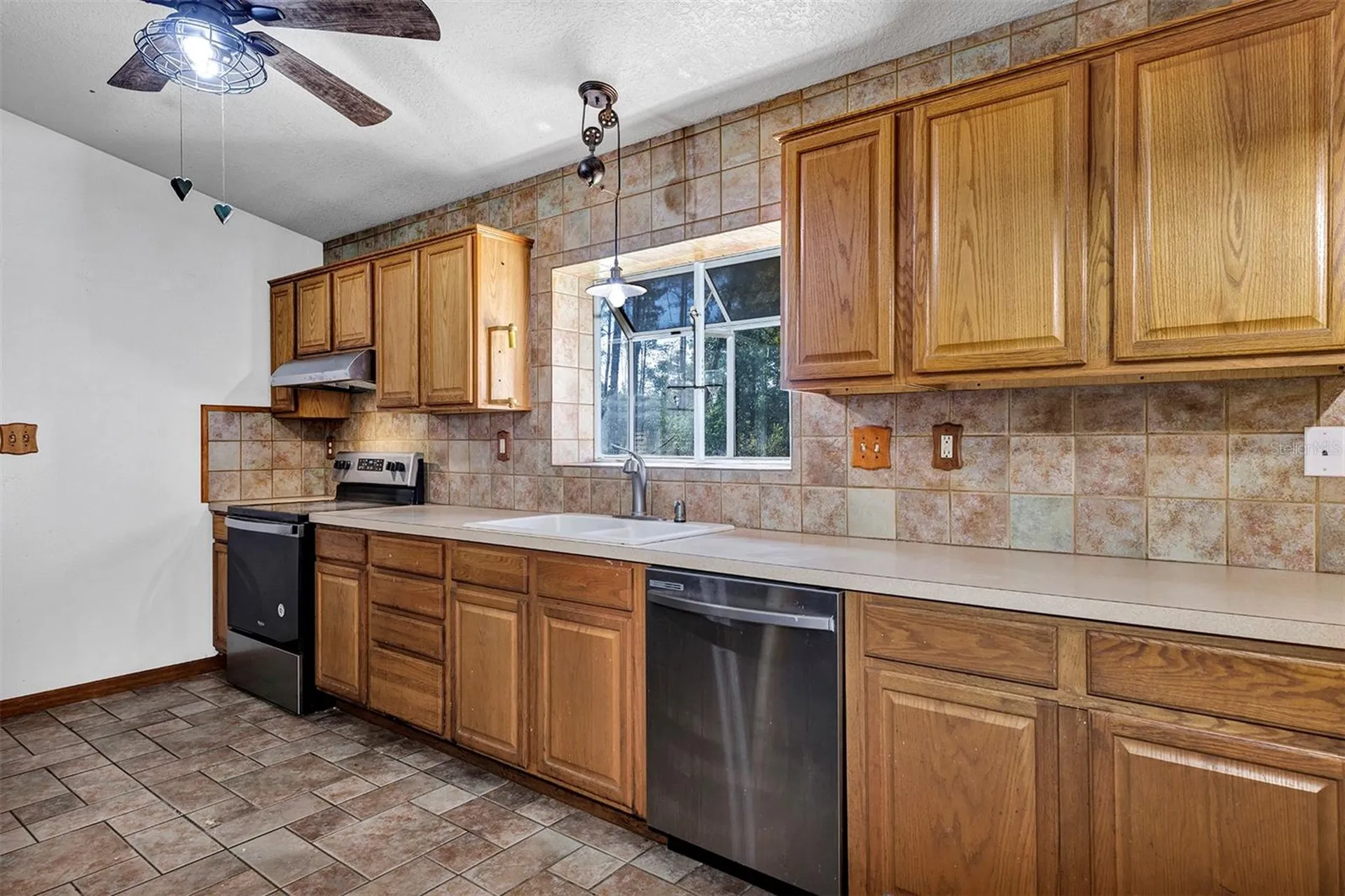 2588 County Road 245c Oxford FL 34484