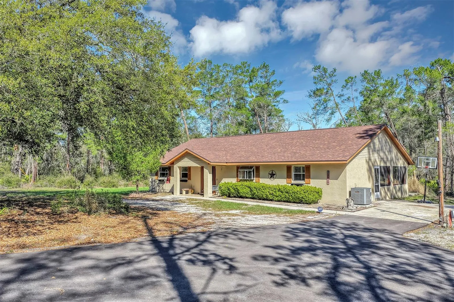 2588 County Road 245c Oxford FL 34484