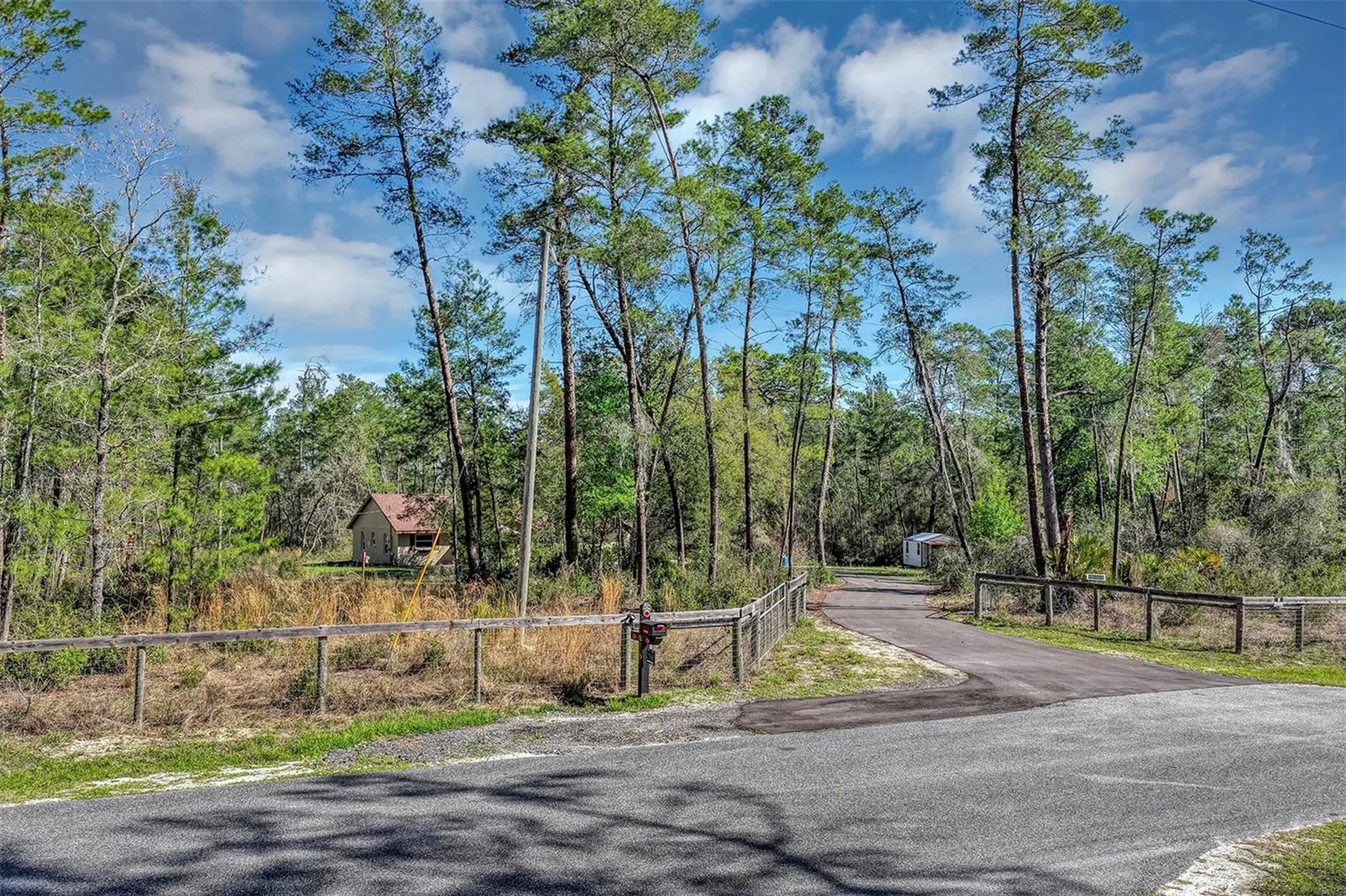 2588 County Road 245c Oxford FL 34484