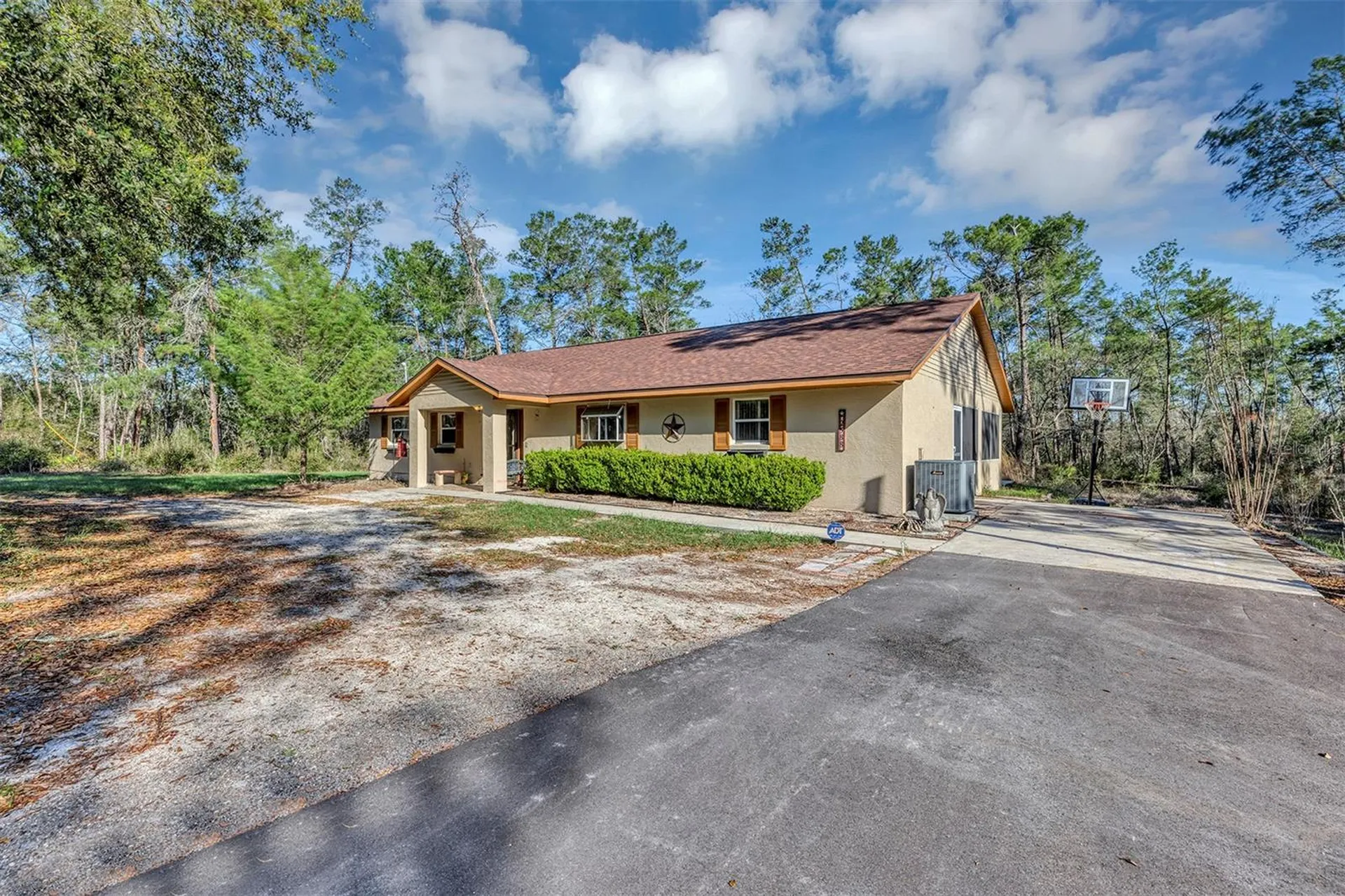 2588 County Road 245c Oxford FL 34484