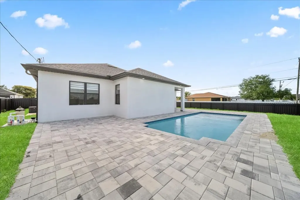 2220 NE 9th Place Cape Coral FL 33909