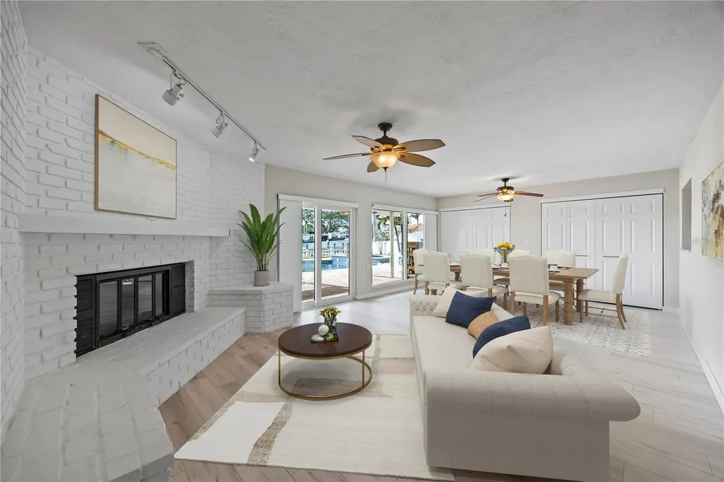 7886 9th Avenue S St Petersburg FL 33707