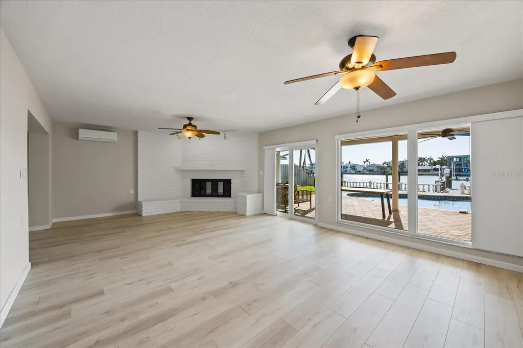 7886 9th Avenue S St Petersburg FL 33707