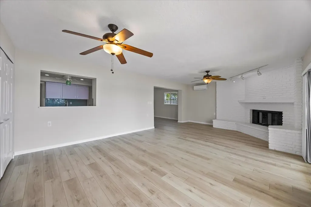 7886 9th Avenue S St Petersburg FL 33707