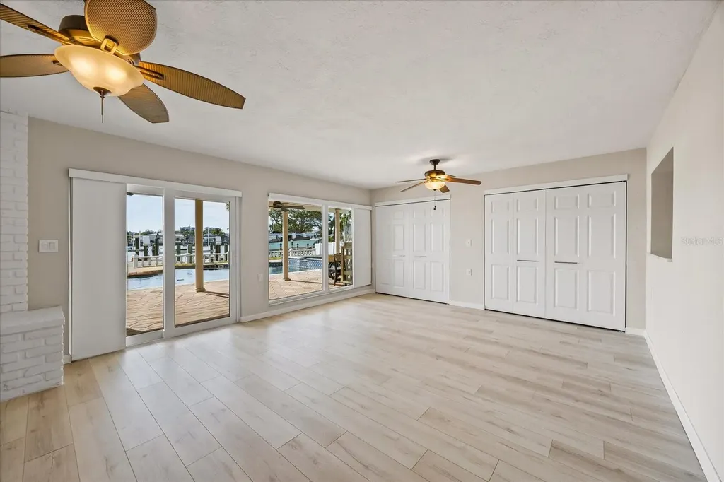 7886 9th Avenue S St Petersburg FL 33707