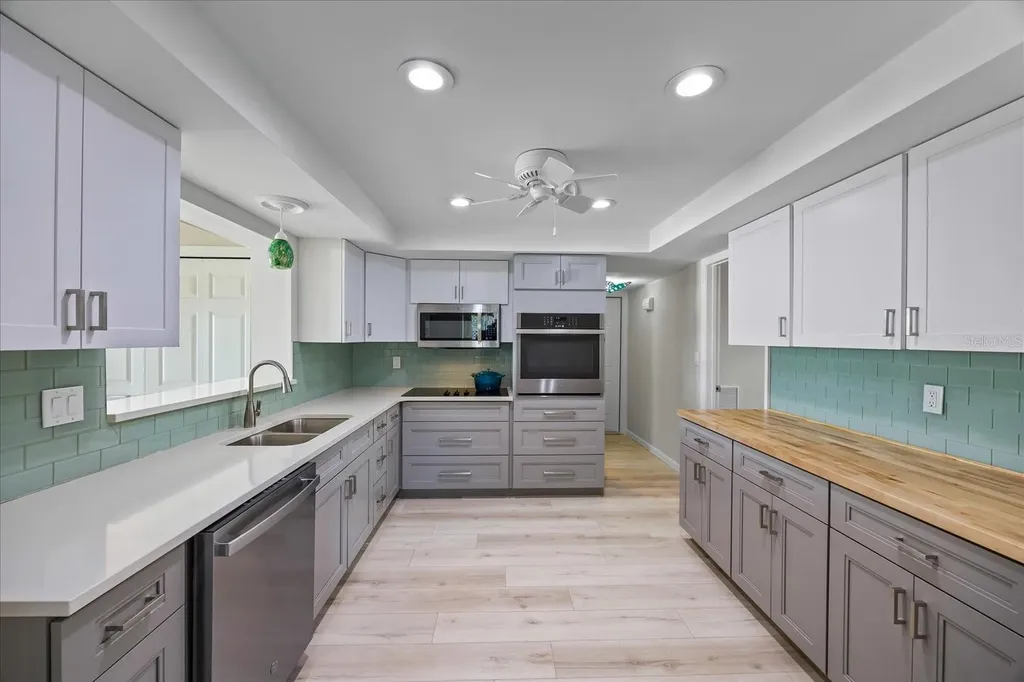 7886 9th Avenue S St Petersburg FL 33707
