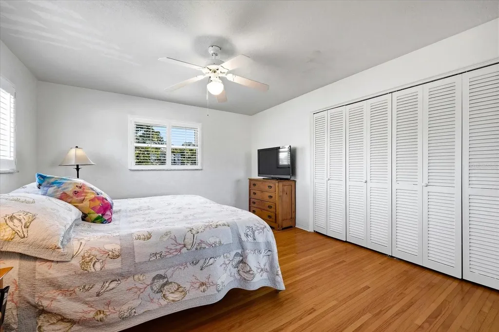 7886 9th Avenue S St Petersburg FL 33707