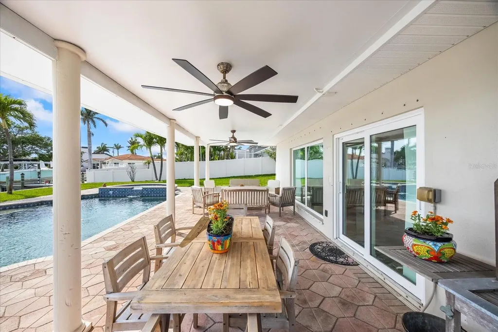 7886 9th Avenue S St Petersburg FL 33707