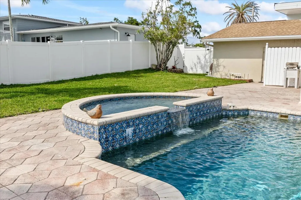 7886 9th Avenue S St Petersburg FL 33707