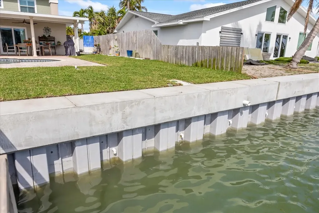 7886 9th Avenue S St Petersburg FL 33707