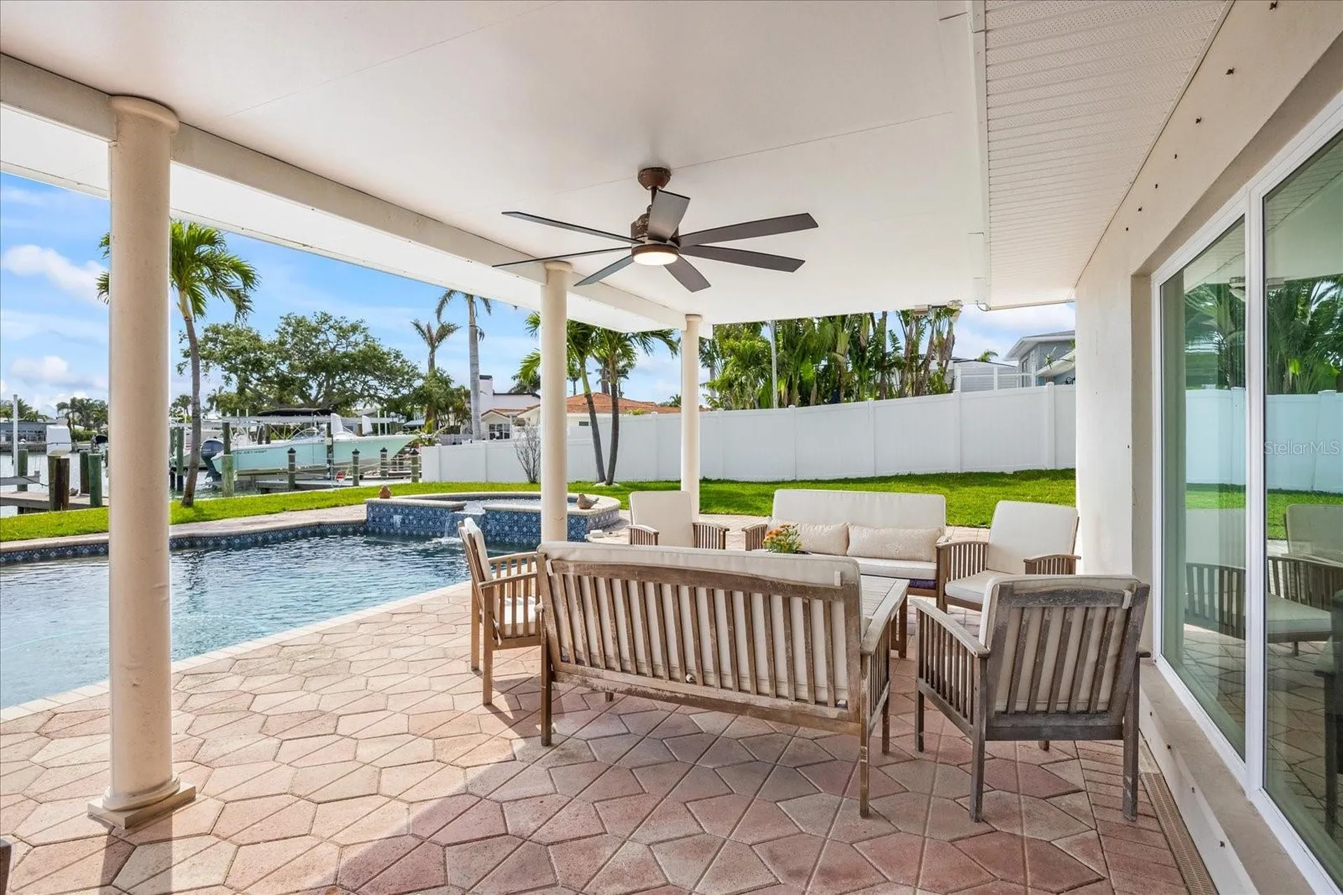 7886 9th Avenue S St Petersburg FL 33707