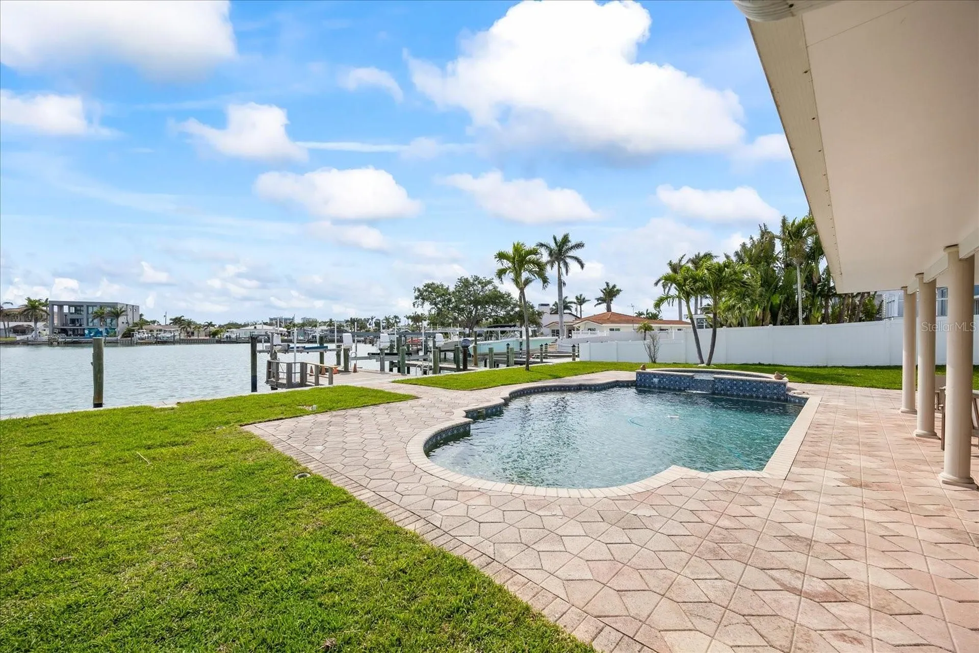 7886 9th Avenue S St Petersburg FL 33707