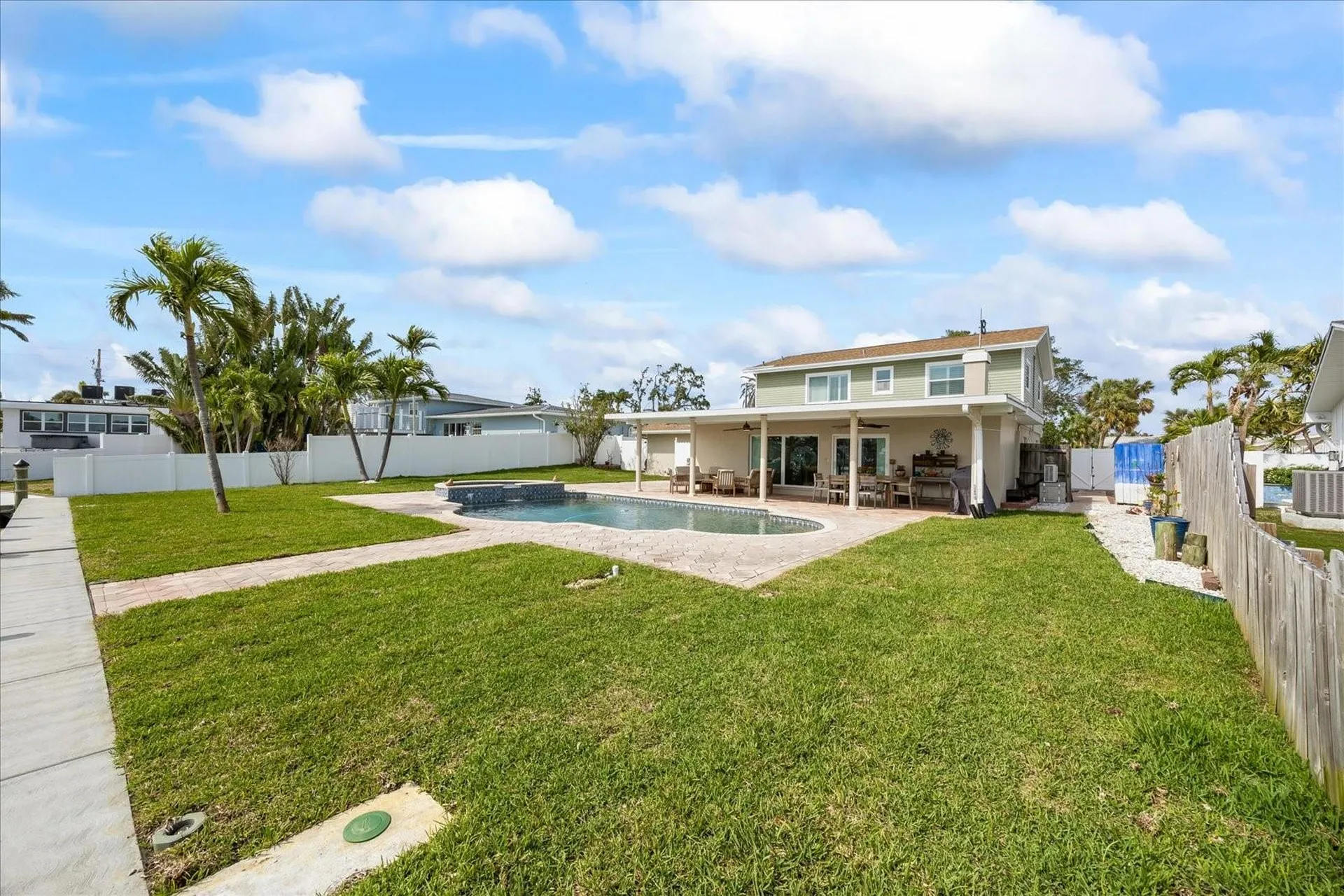 7886 9th Avenue S St Petersburg FL 33707