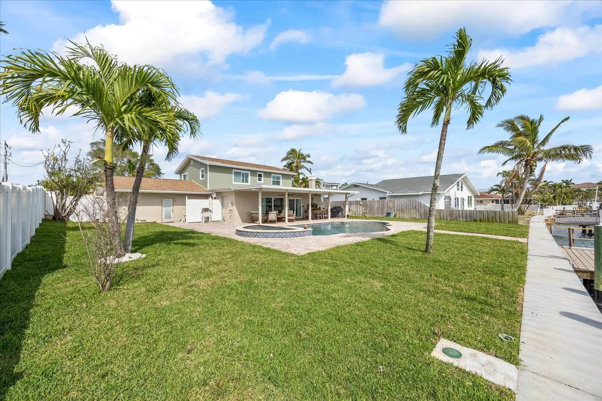 7886 9th Avenue S St Petersburg FL 33707