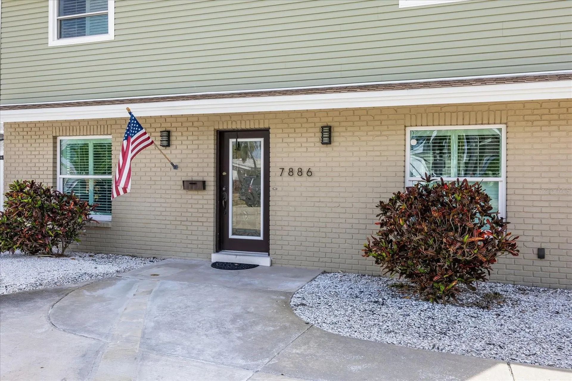 7886 9th Avenue S St Petersburg FL 33707