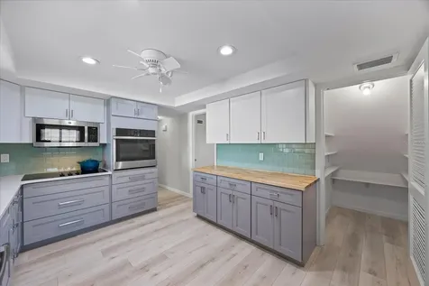 7886 9th Avenue S St Petersburg FL 33707