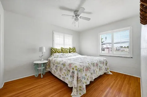 7886 9th Avenue S St Petersburg FL 33707