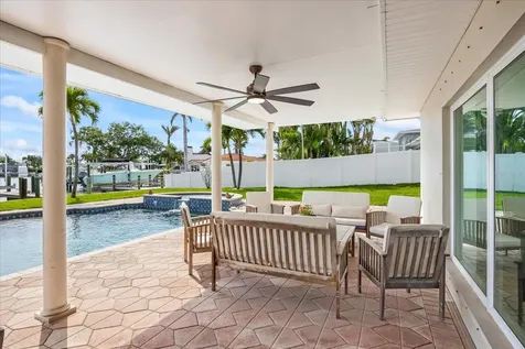 7886 9th Avenue S St Petersburg FL 33707