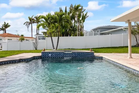7886 9th Avenue S St Petersburg FL 33707