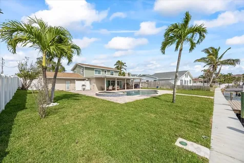 7886 9th Avenue S St Petersburg FL 33707