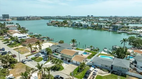 7886 9th Avenue S St Petersburg FL 33707