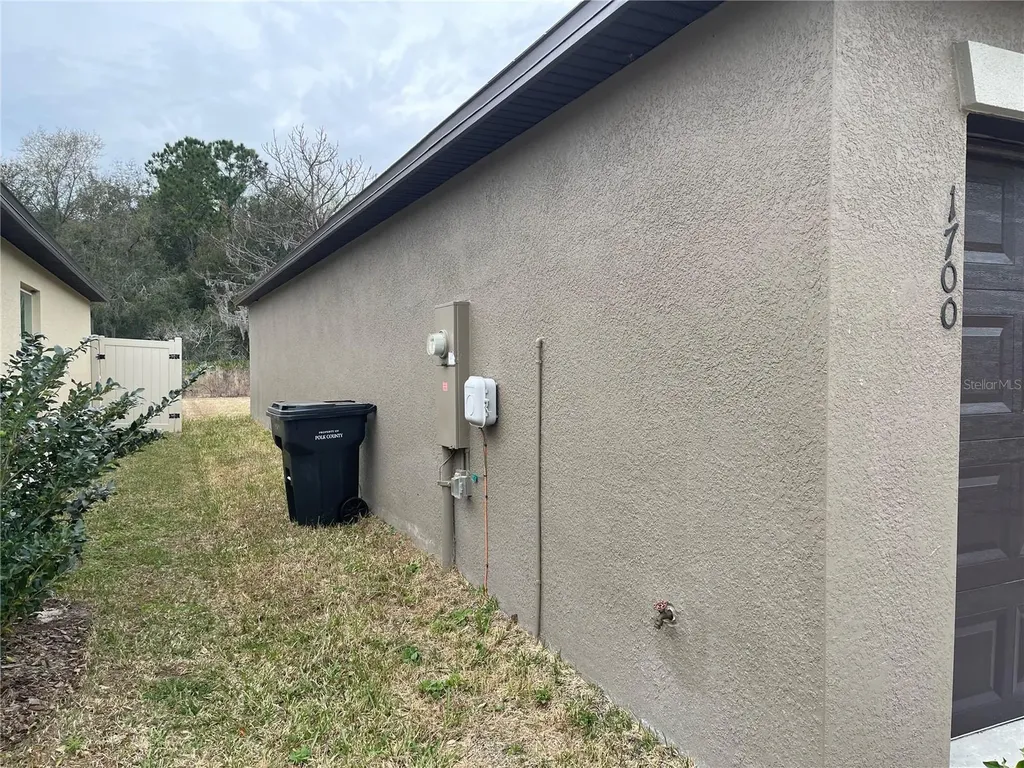 1700 Red Loop Lakeland FL 33801