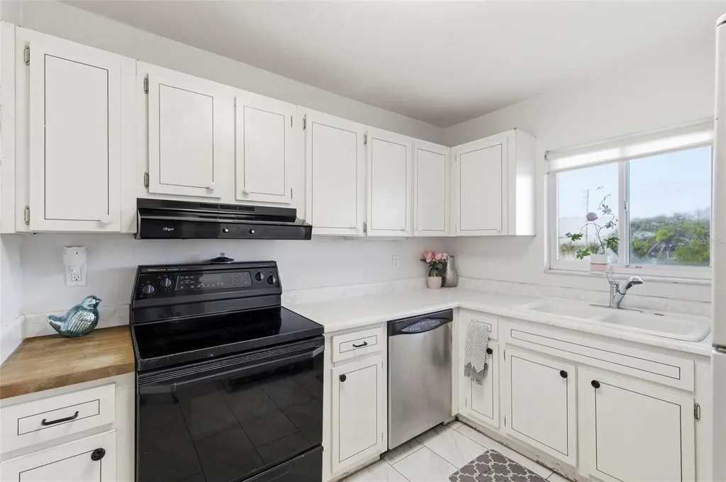 4595 Chancellor Street NE St Petersburg FL 33703