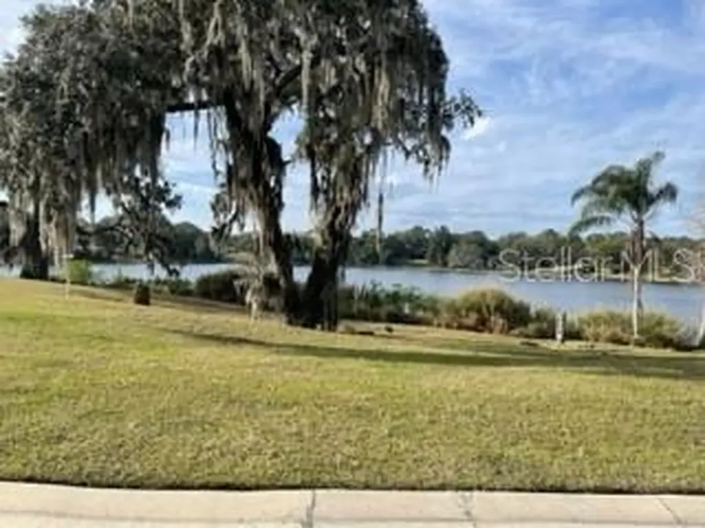 519 W Blue Water Edge Drive Eustis FL 32736