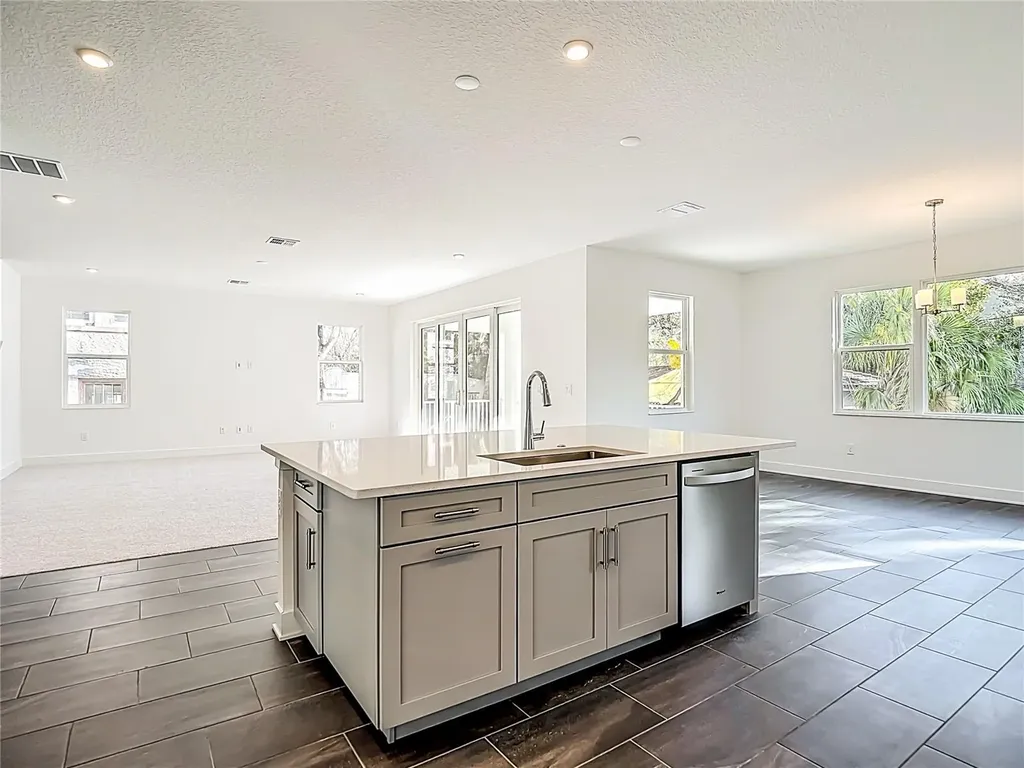 4614 W Euclid Avenue Tampa FL 33629