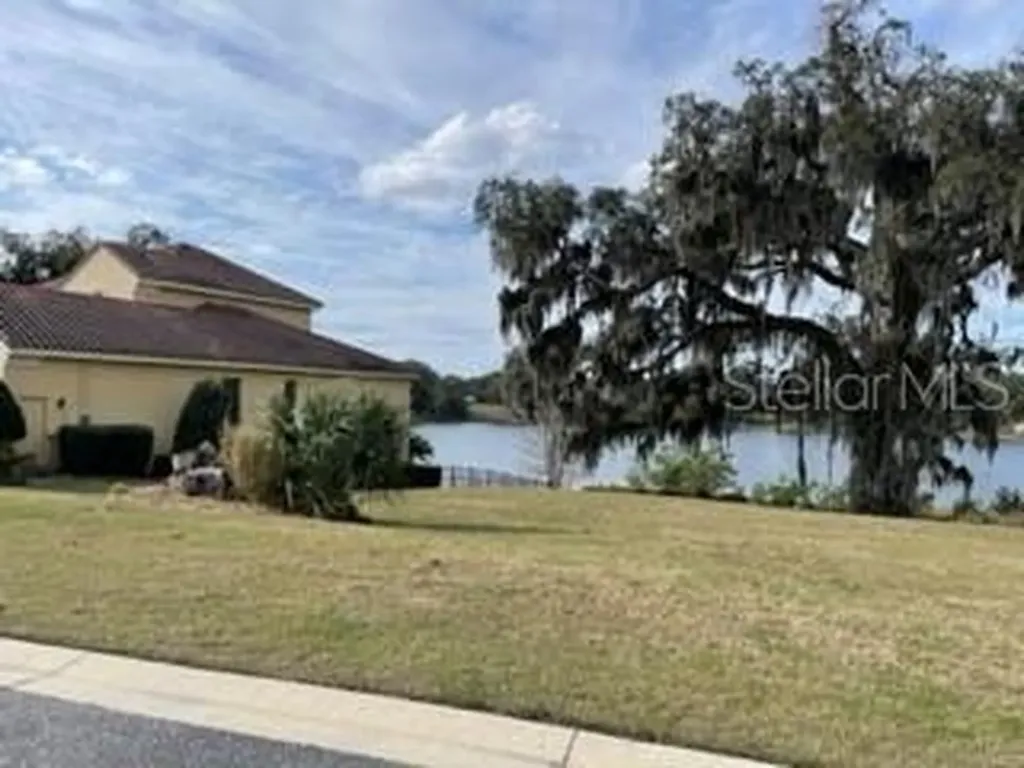 421 W Blue Water Edge Drive Eustis FL 32736