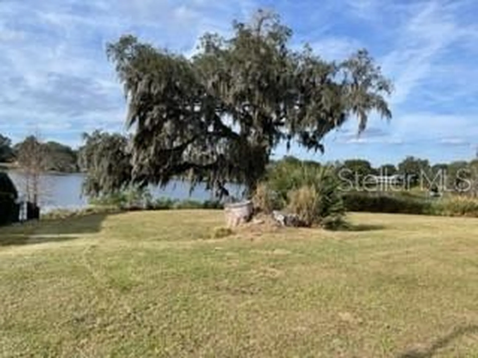 421 W Blue Water Edge Drive Eustis FL 32736