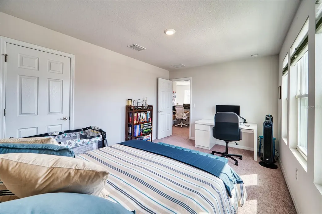 6136 Voyagers Place Apollo Beach FL 33572