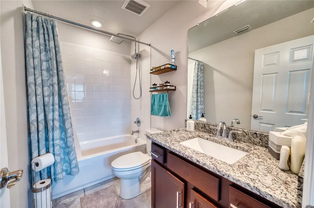 6136 Voyagers Place Apollo Beach FL 33572