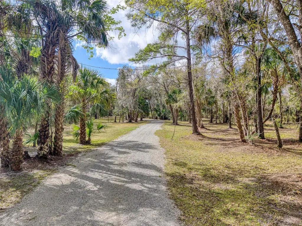 5011 SE 193rd Place Inglis FL 34449