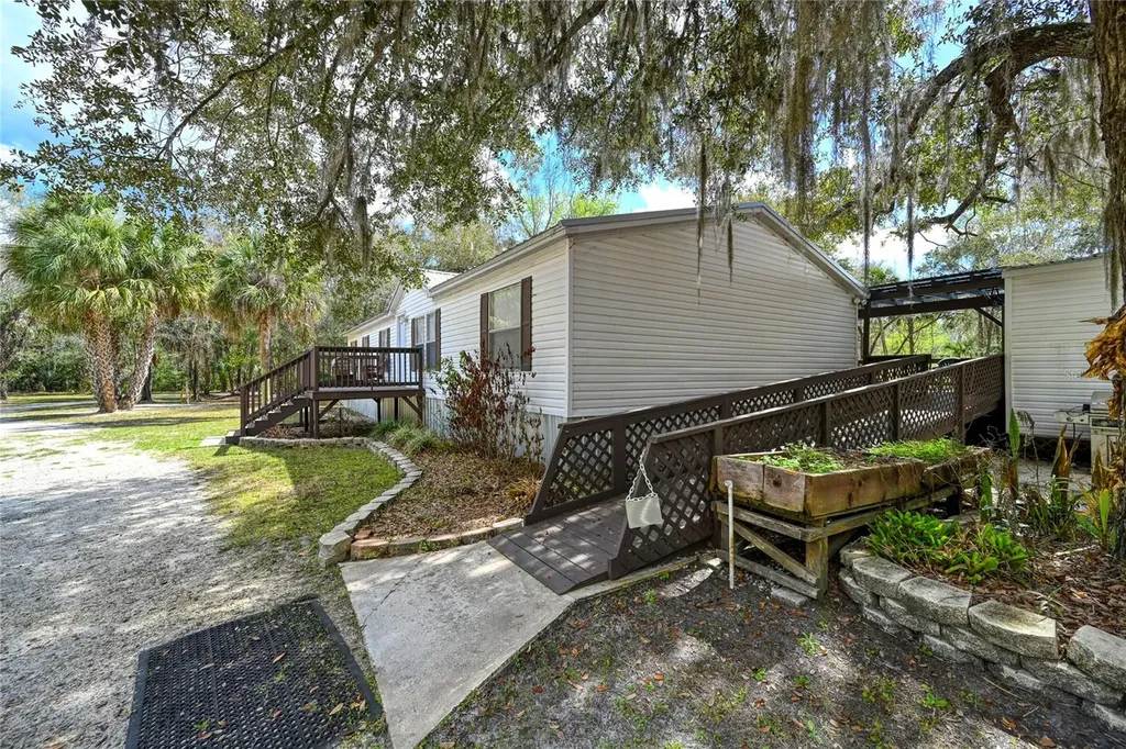 5011 SE 193rd Place Inglis FL 34449