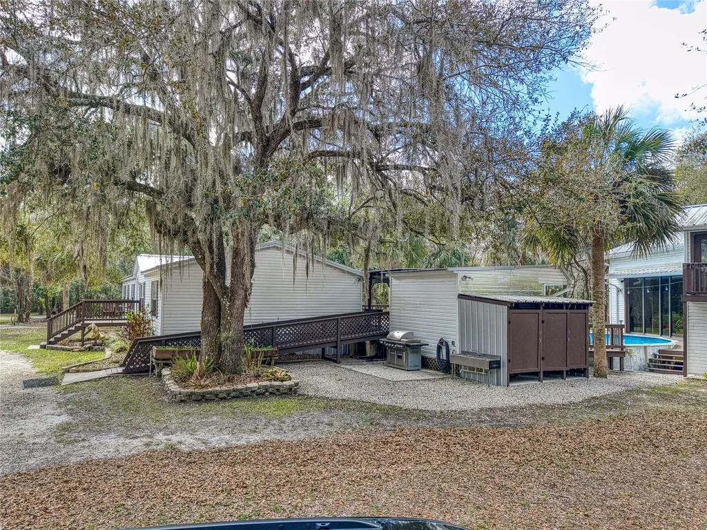 5011 SE 193rd Place Inglis FL 34449